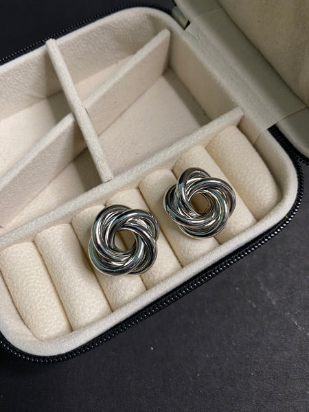 Knot Me Up Earrings Silver