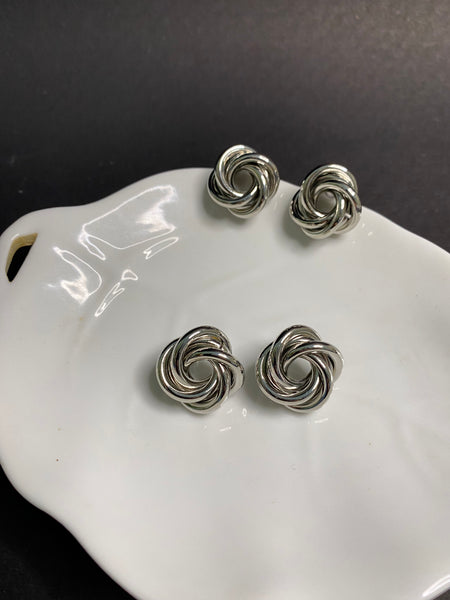 Knot Me Up Earrings Silver